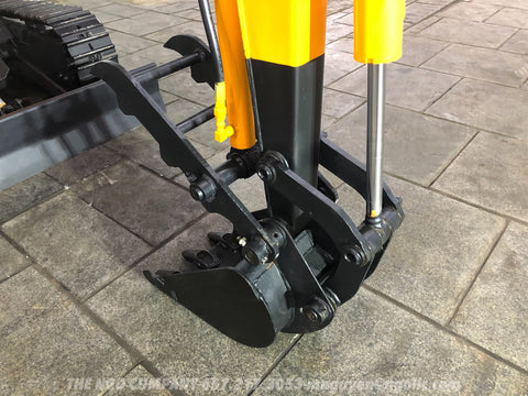 016.01 Komatsu PC10-3 Mini Excavator S/N 6657