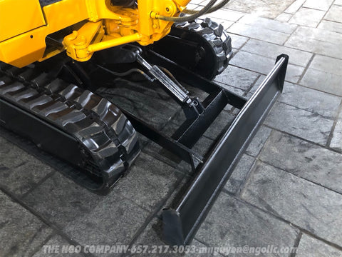 016.02 Komatsu PC15-1 Mini Excavator S/N 1723