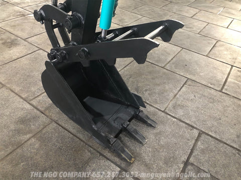 016.06 Komatsu PC28UU Mini Excavator S/N 2090