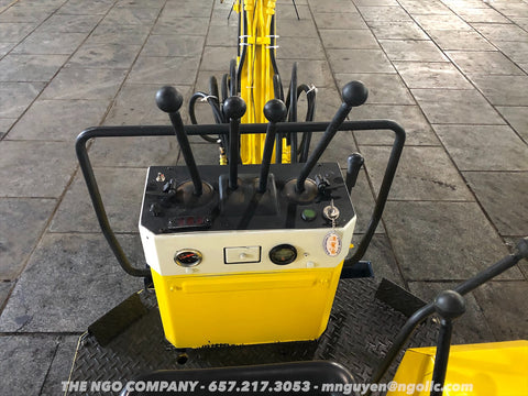 011.01 Komatsu PC05-5 Mini Excavator S/N 4018