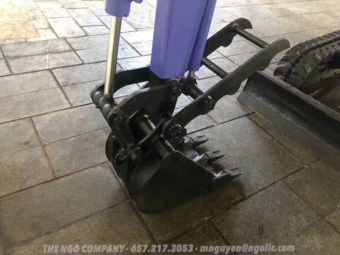 014.07 Komatsu PC28UU-2E Mini Excavator S/N 11412