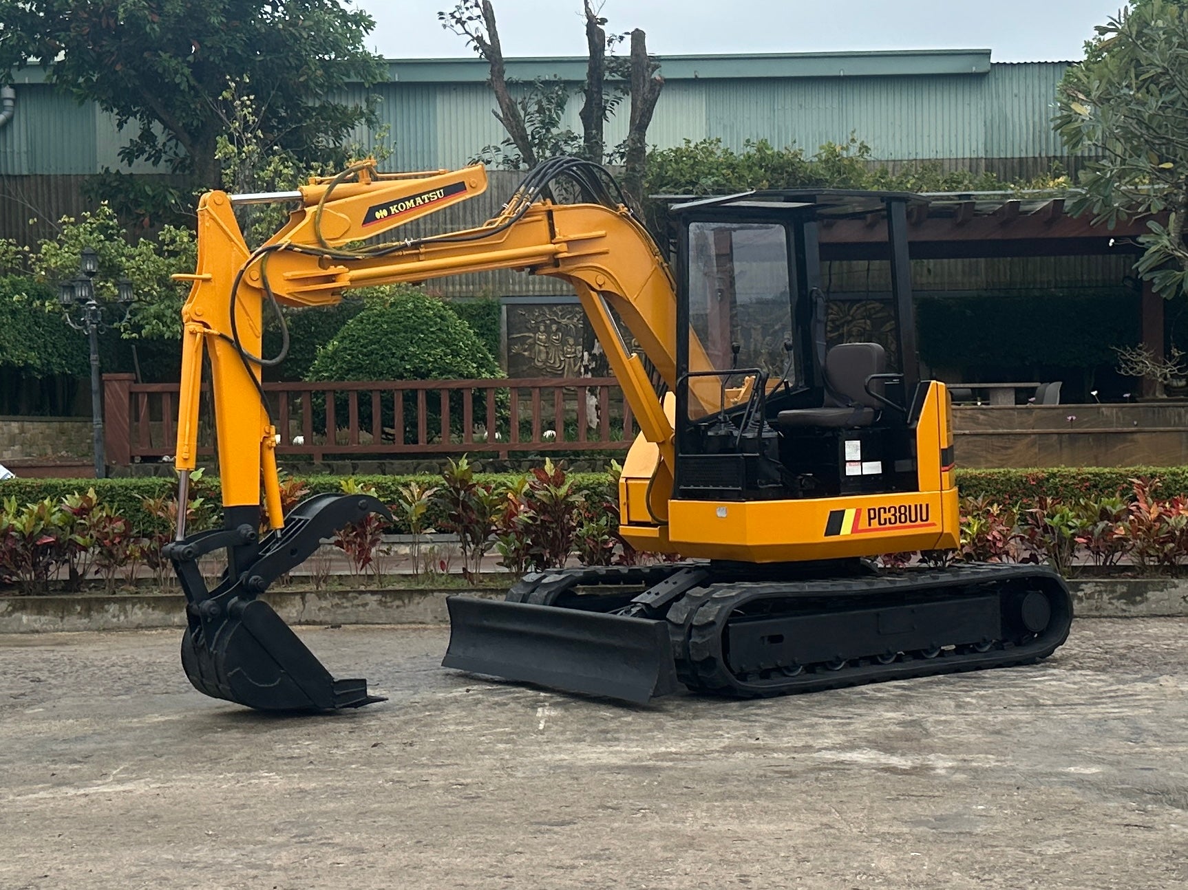 備前　小とっくり　M738 Amazon.co.jp: 備前焼 徳利（桟切） 【徳利 酒器 とっくり 盃 杯
