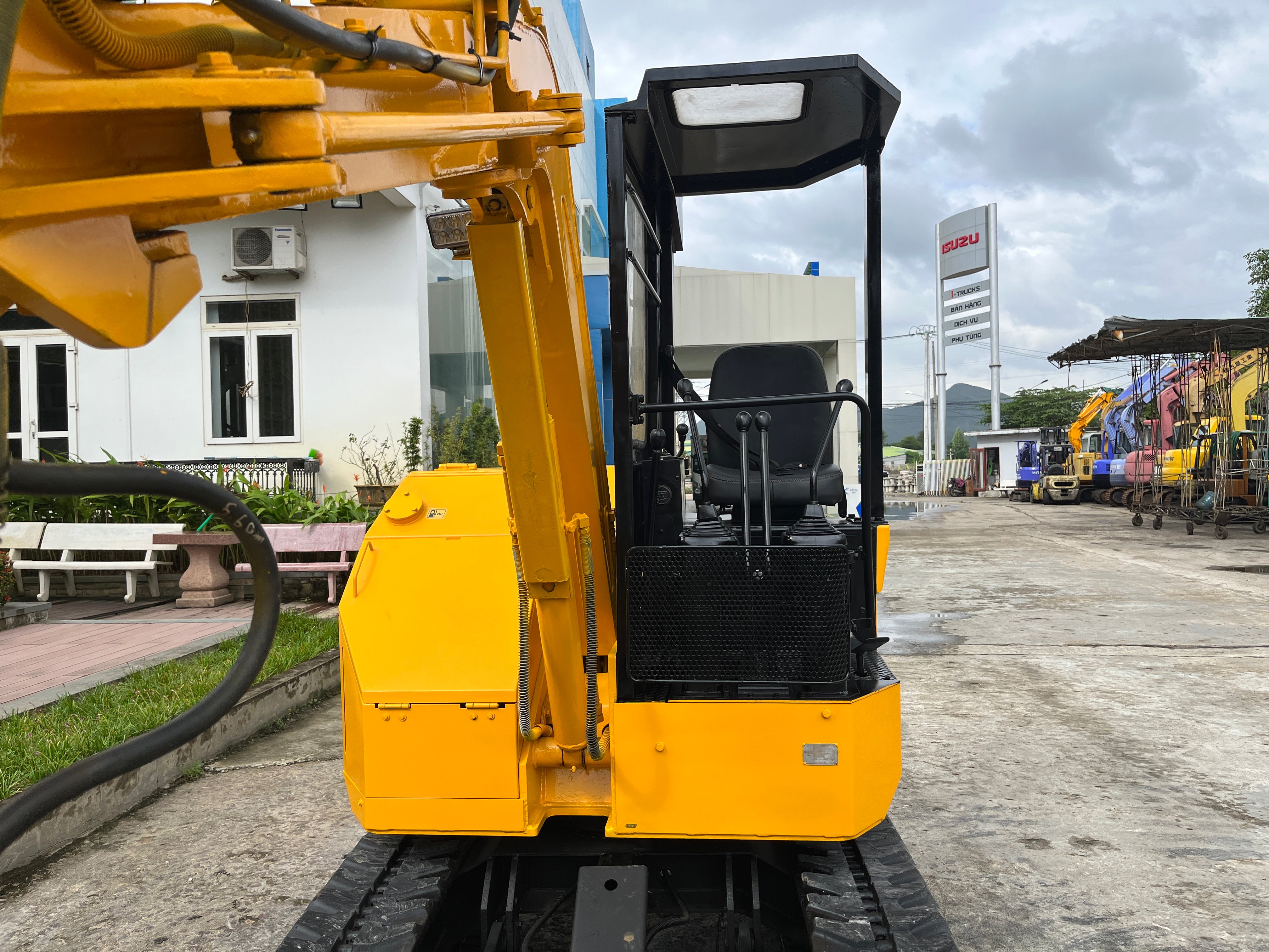 ミニPC 2.9 034.02 Komatsu PC28UU Mini Excavator S/N 6749 – The NGO Company