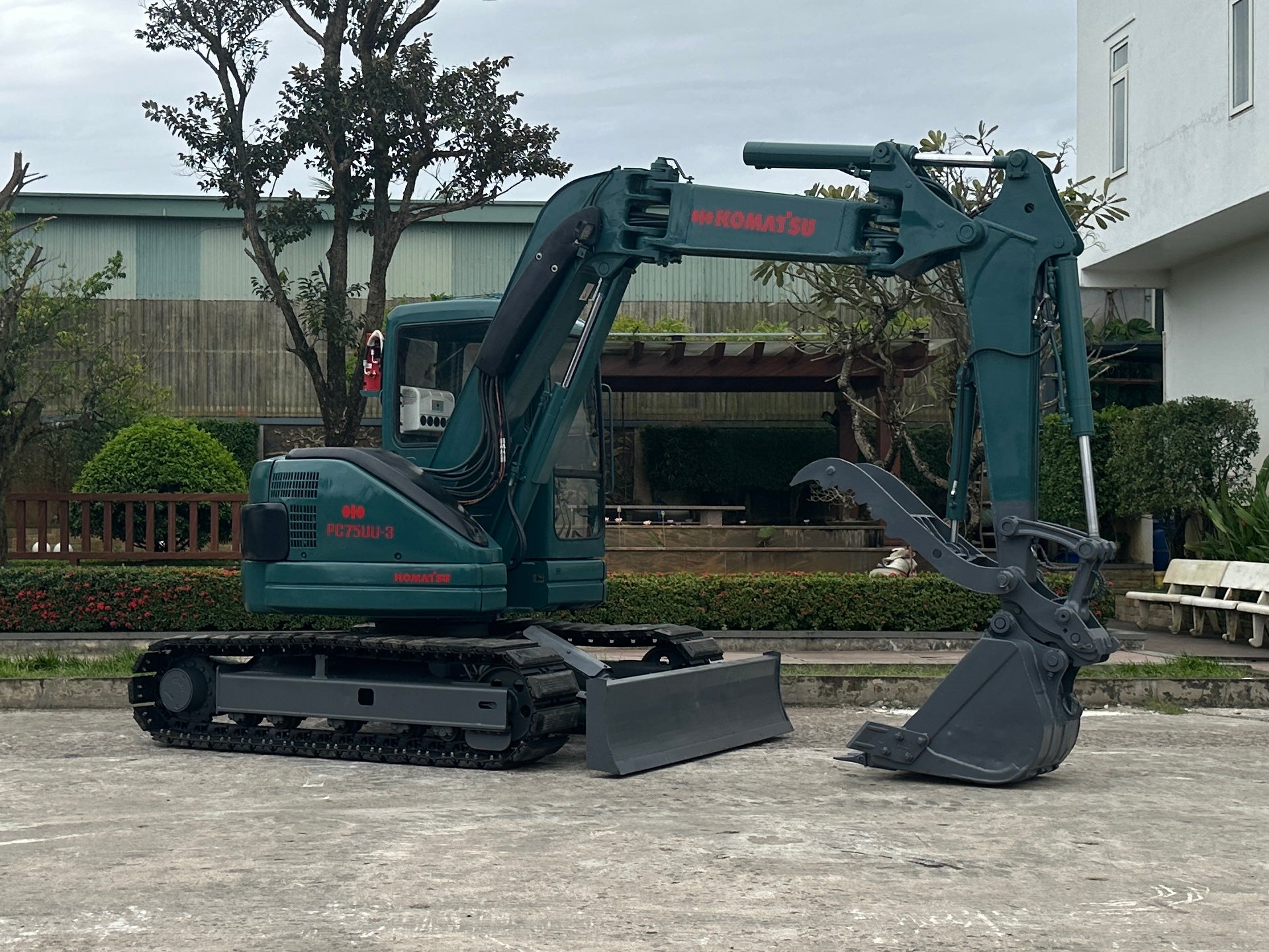 036.04 Komatsu PC75UU-3 Mini Excavator S/N 16390 – The NGO Company