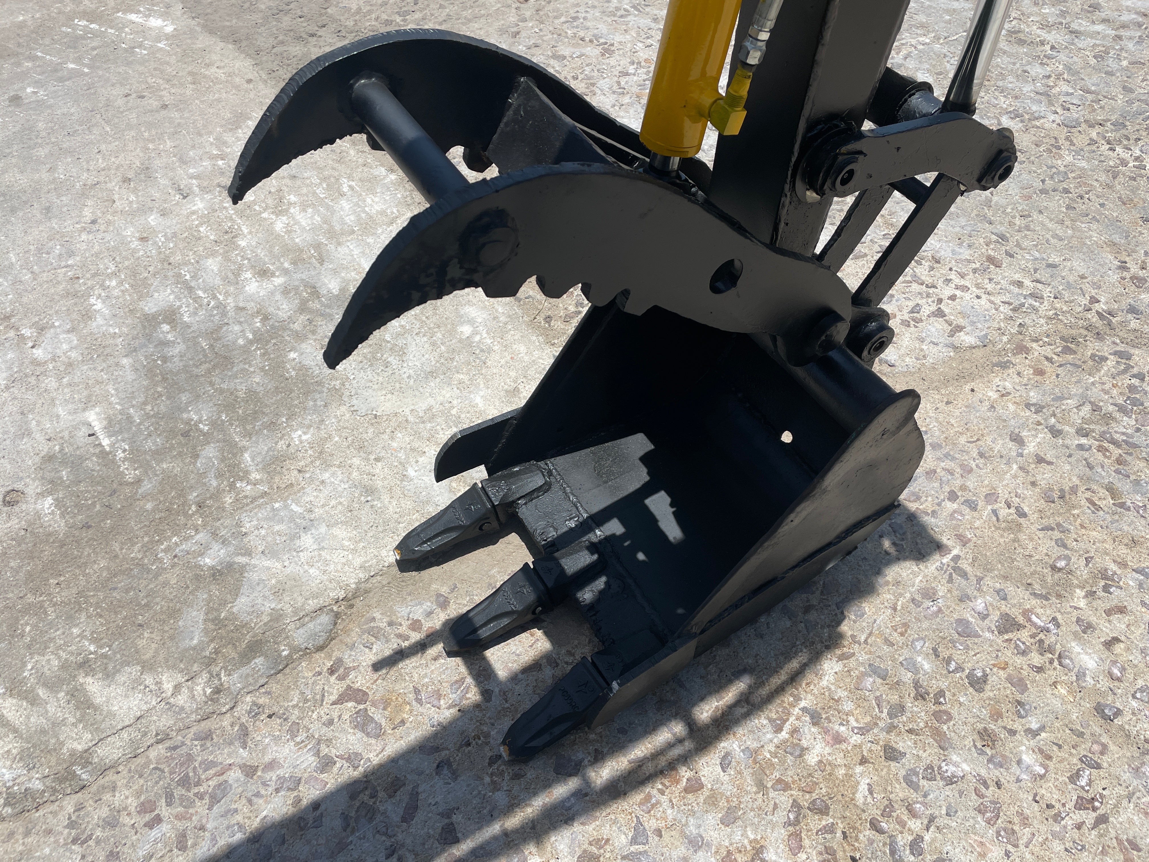 026.01 Komatsu PC10-5 Mini Excavator S/N 8727 – The NGO Company