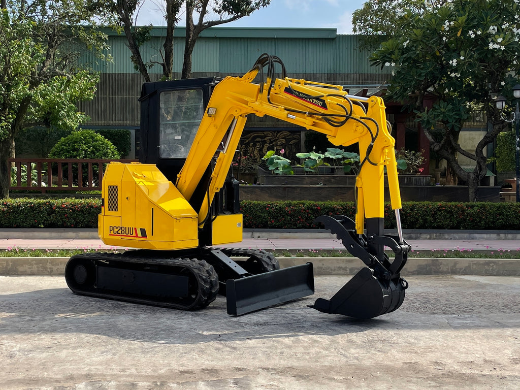 027.02 Komatsu PC28UU Mini Excavator S/N 2425 – The NGO Company
